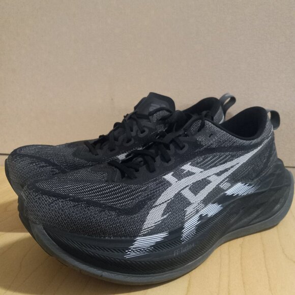 Asics SUPERBLAST 2 - Mens 9.5/Women’s 11 - Black and Gray Running shoes - Picture 10 of 11